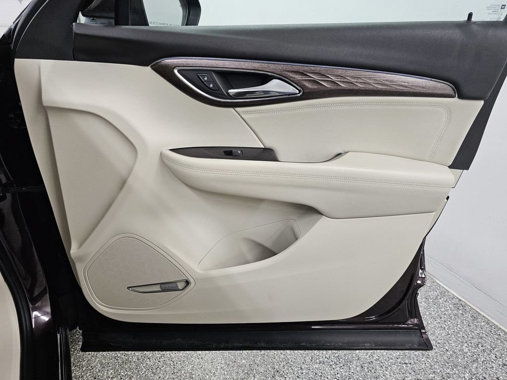 Used 2022 Buick Envision Avenir w/ Premium Seat Package FWD image 27
