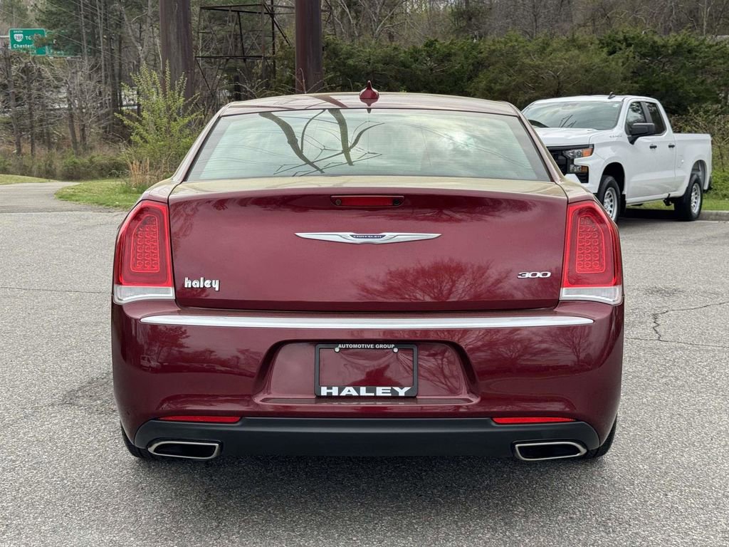 Used 2019 Chrysler 300 Touring w/ Chrome Appearance Package image 23