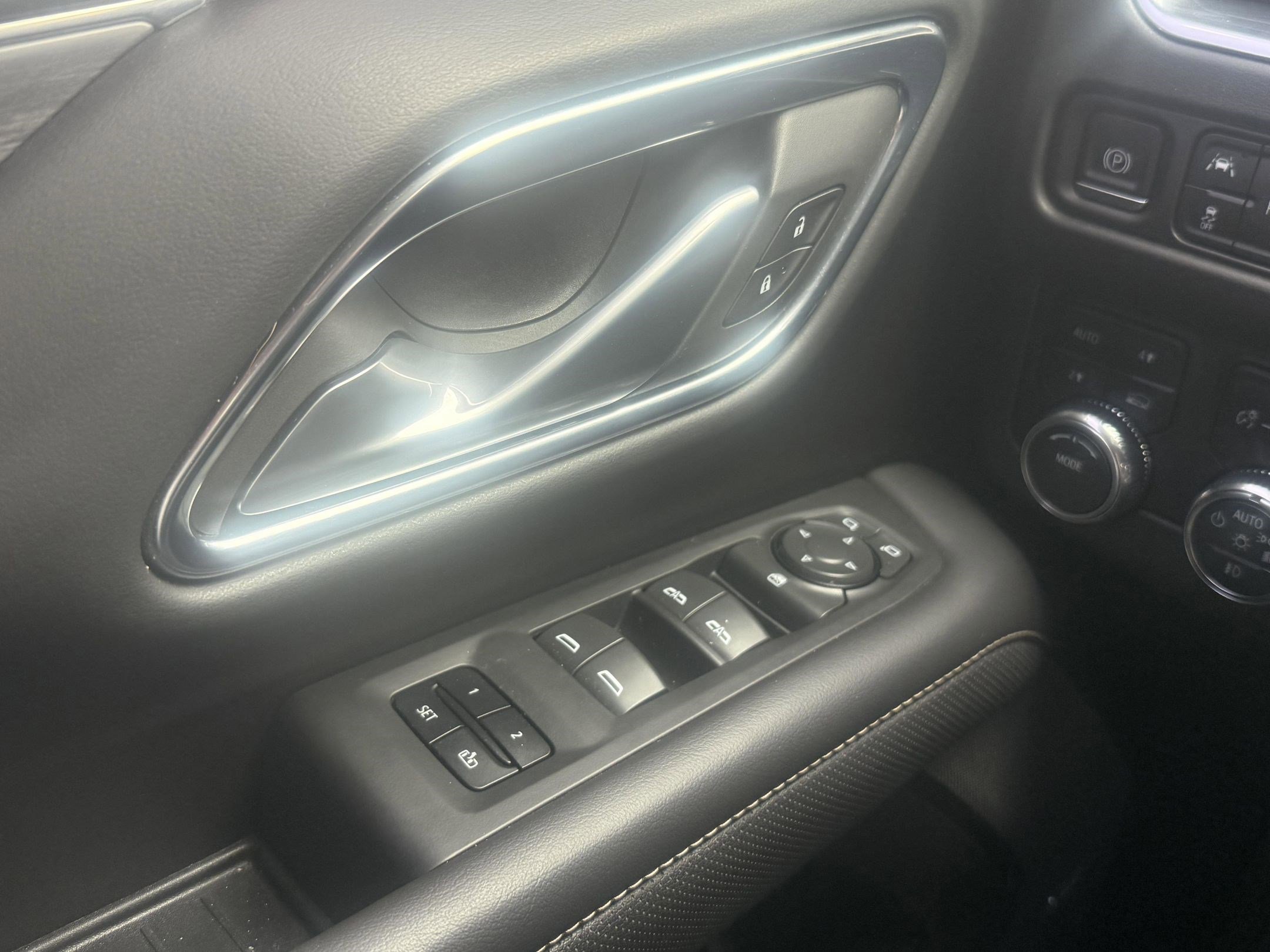 Used 2022 GMC Yukon SLT image 12