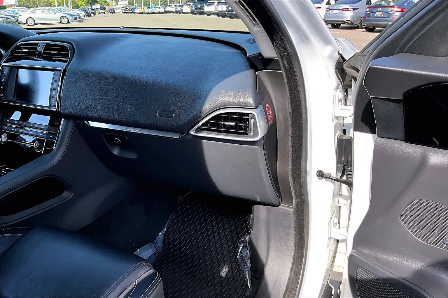 Used 2017 Jaguar F-PACE Prestige AWD/4WD image 18