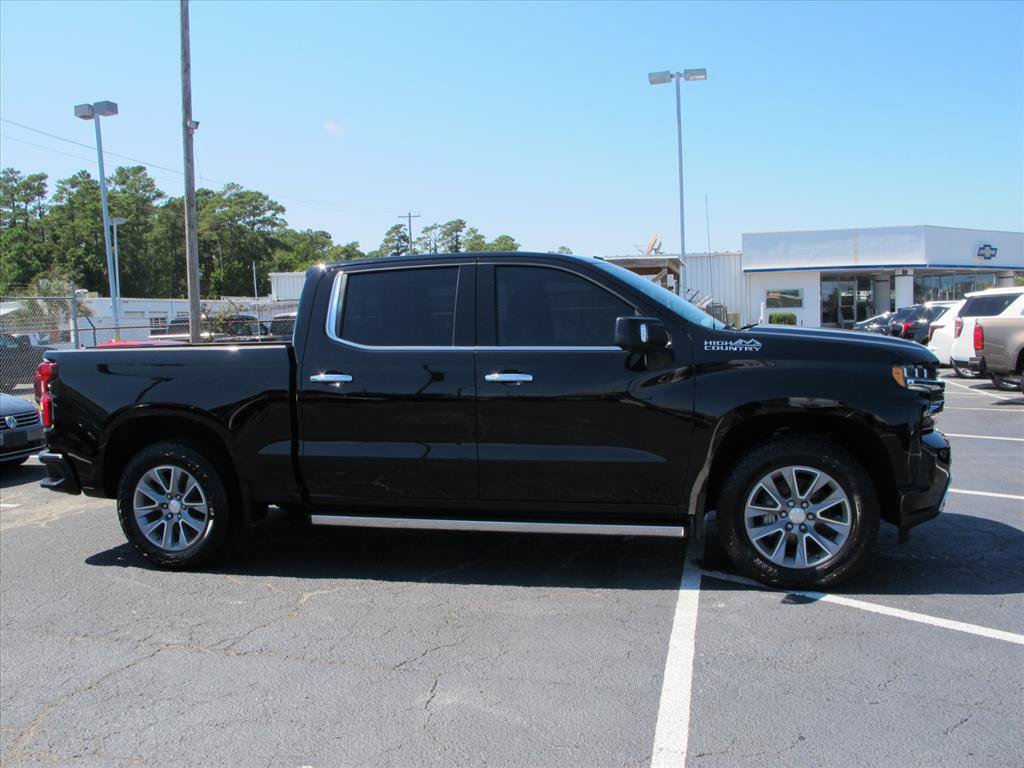 Used 2022 Chevrolet Silverado 1500 High Country w/ Safety Package II AWD/4WD image 2