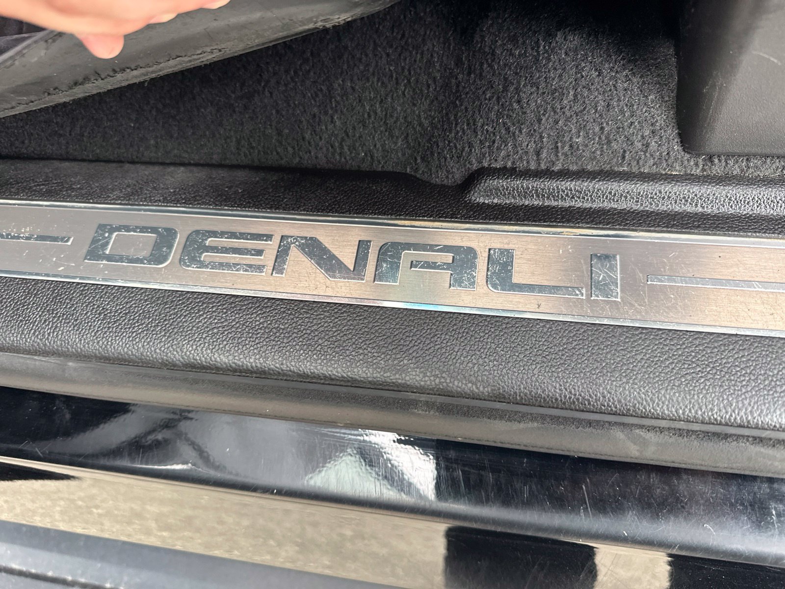 Used 2019 GMC Yukon Denali w/ Denali Ultimate Black Edition AWD/4WD image 20
