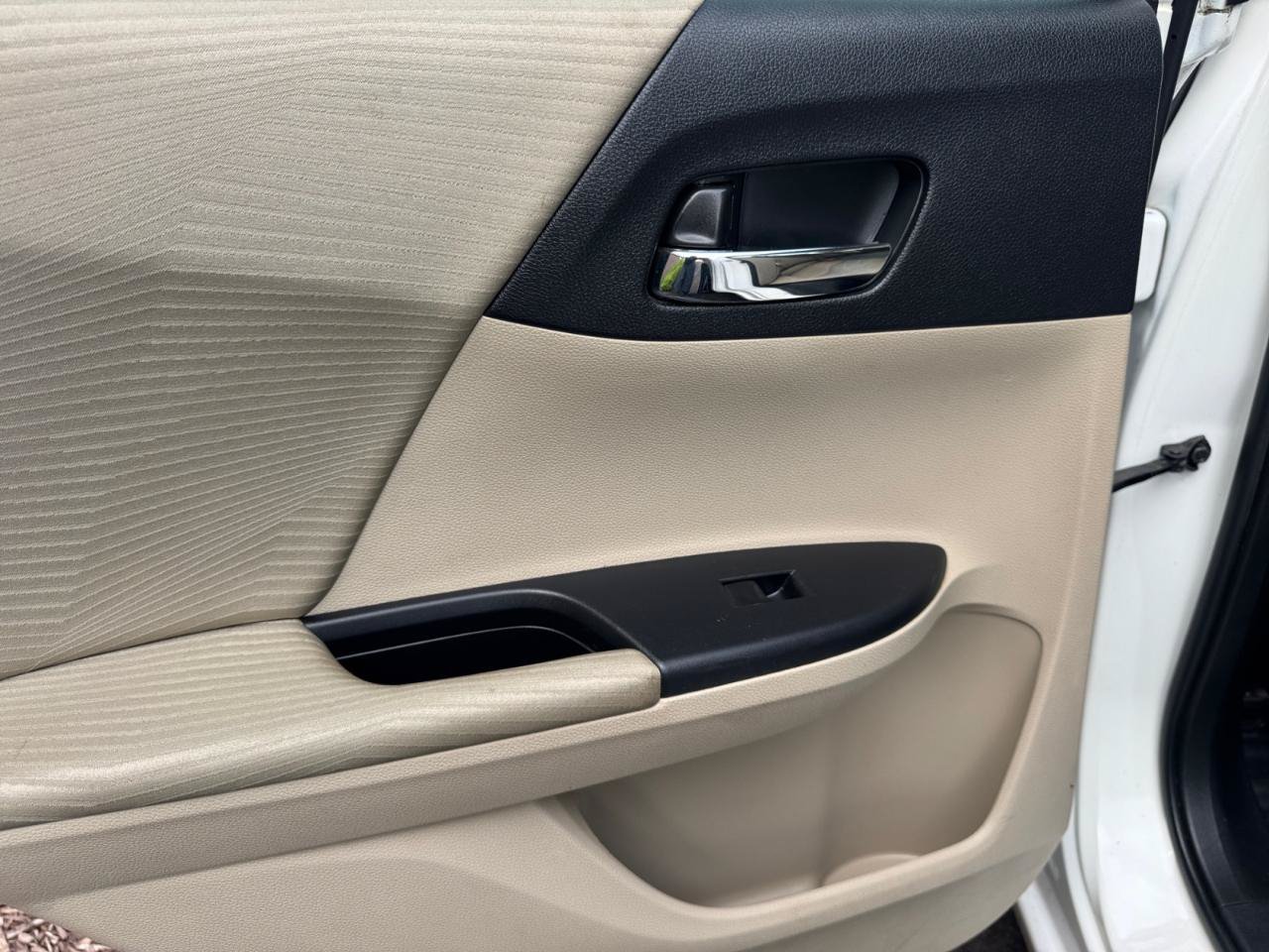 Used 2017 Honda Accord LX image 23