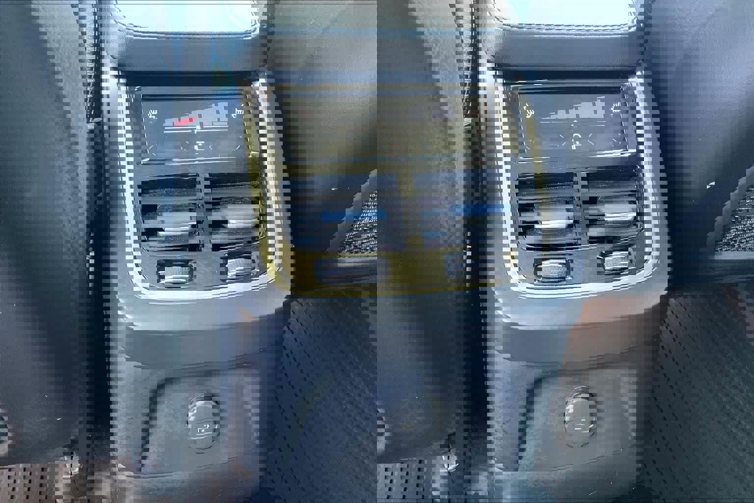 Used 2023 Volvo XC90 T8 Plus w/ Protection Package image 38