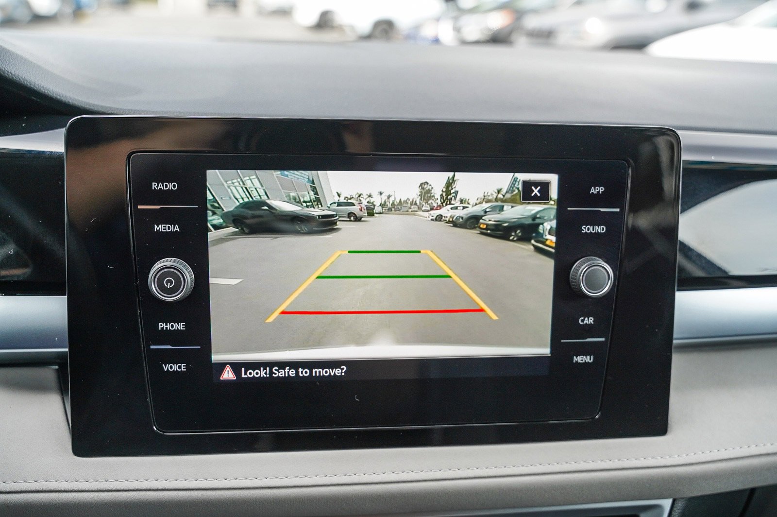 Certified 2025 Volkswagen Taos SE image 25