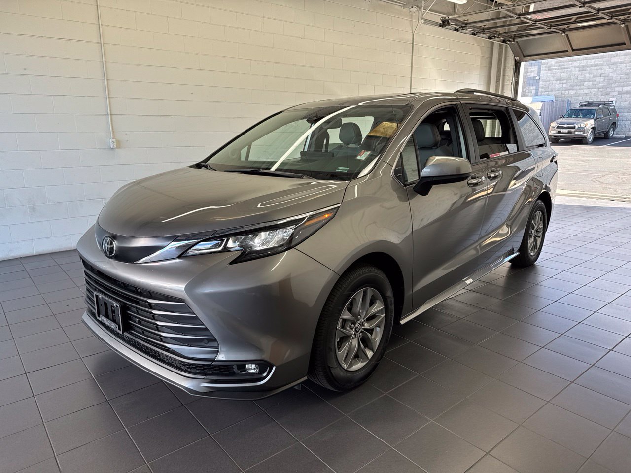 Certified 2026 Toyota Sienna XLE FWD image 4