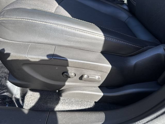 Used 2019 Chevrolet Trax LT w/ LT Convenience Package AWD/4WD image 12