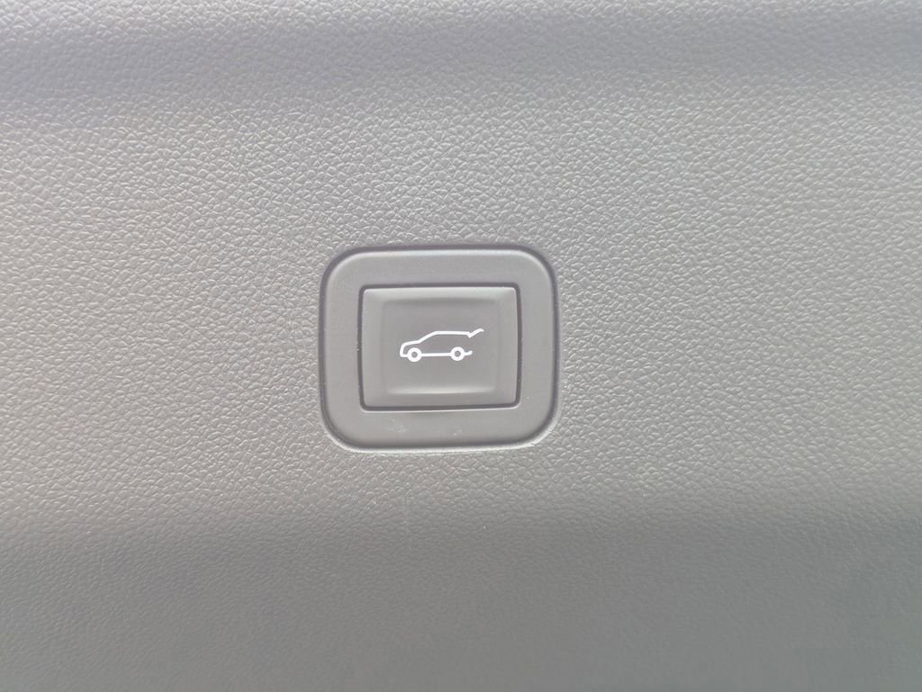 Used 2025 Chevrolet Tahoe LT AWD/4WD image 26