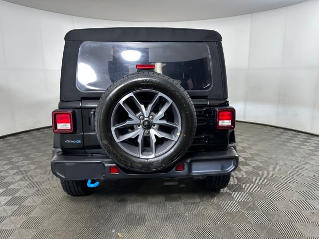 Used 2024 Jeep Wrangler Unlimited image 4