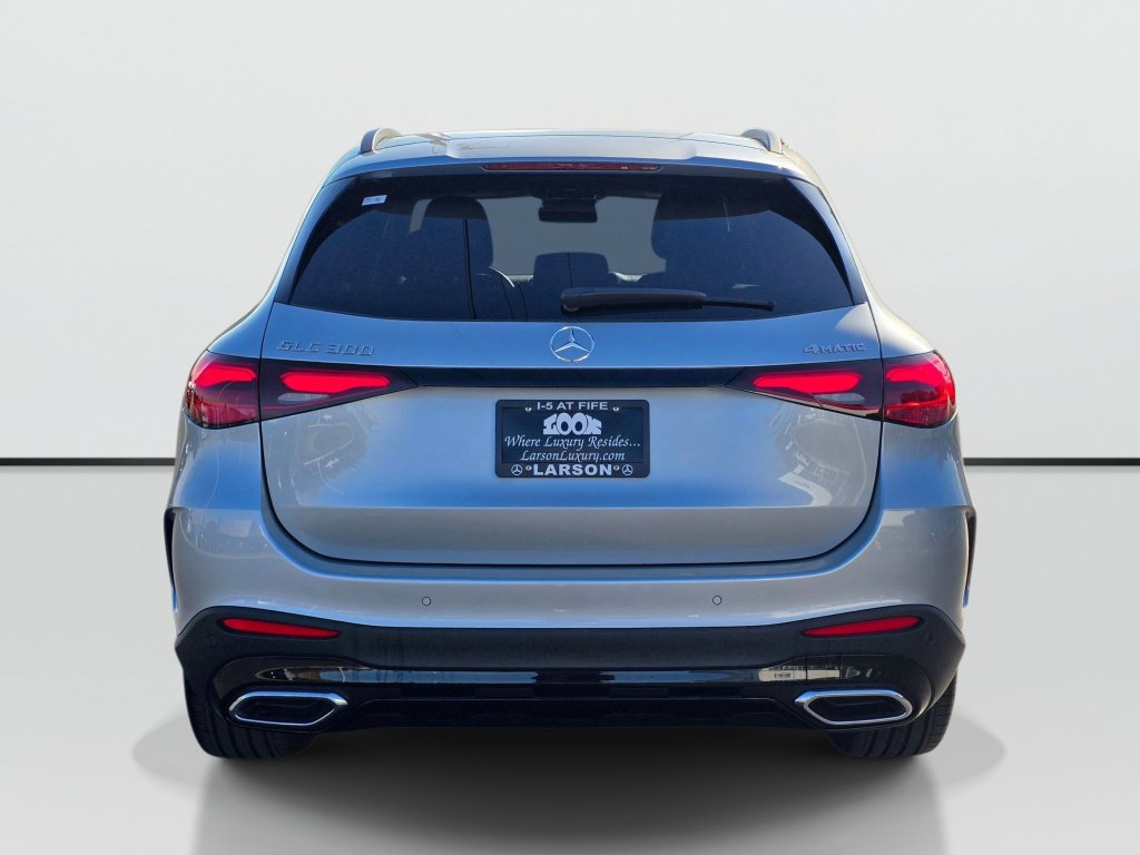 Used 2026 Mercedes-Benz GLC 300 4MATIC image 4