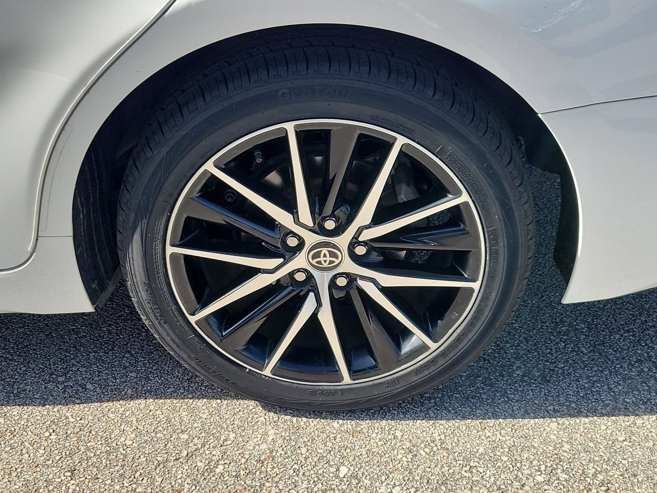 Used 2023 Toyota Camry SE AWD/4WD image 5