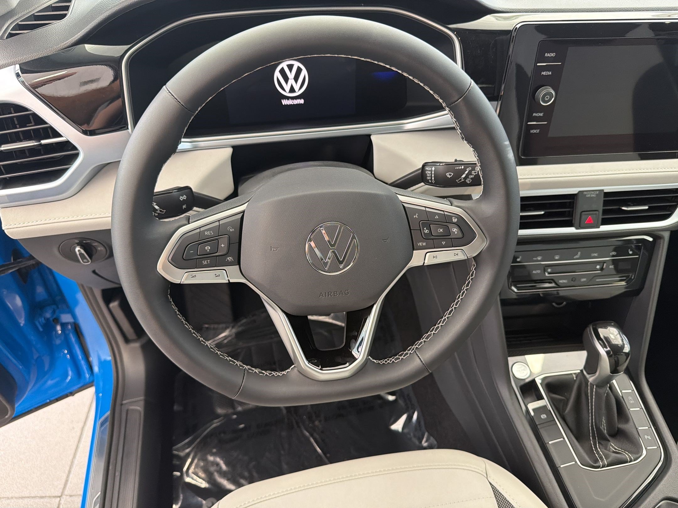 New 2026 Volkswagen Taos SE FWD image 25