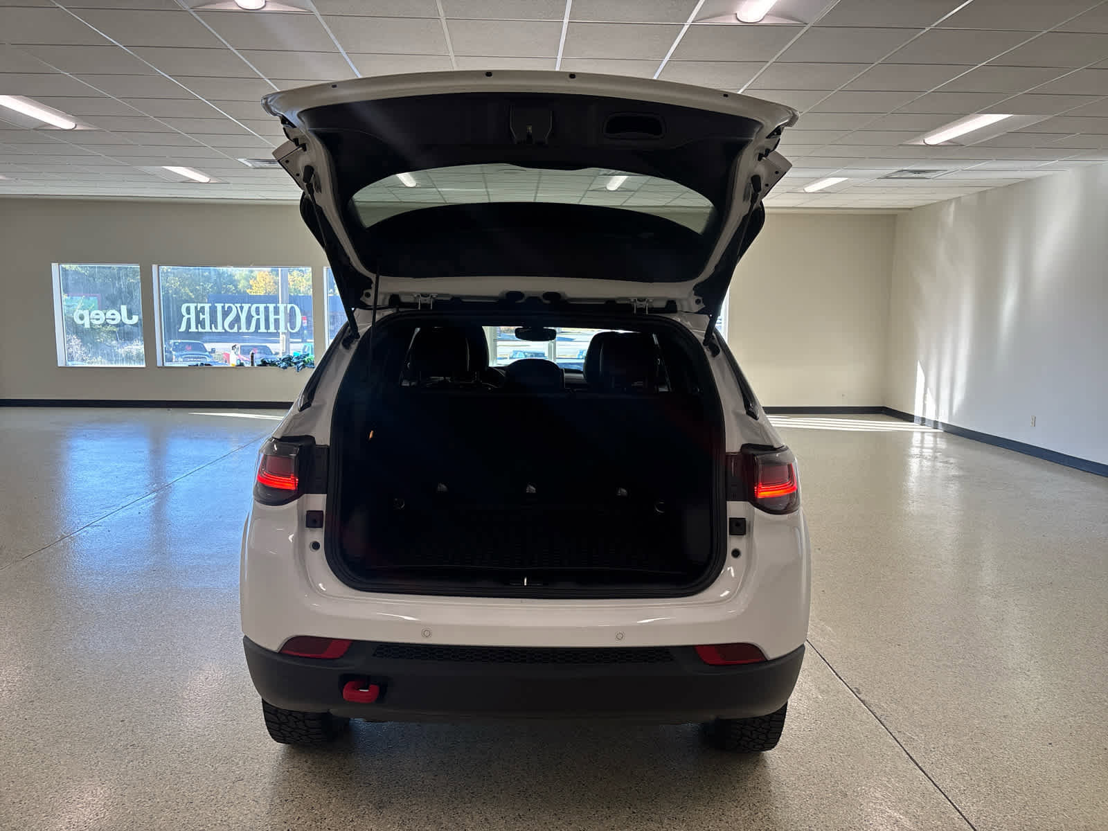 Used 2024 Jeep Compass Trailhawk w/ Trailhawk Elite Group image 15