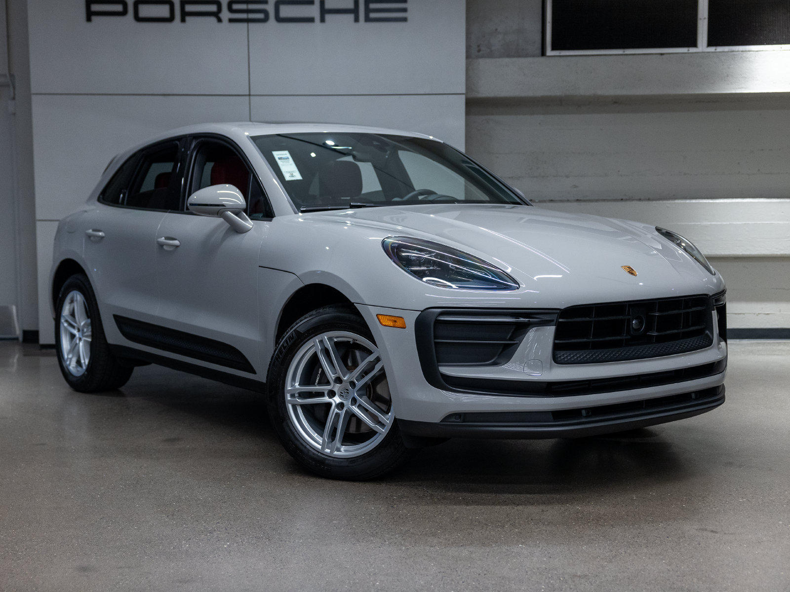 Certified 2026 Porsche Macan AWD/4WD image 10