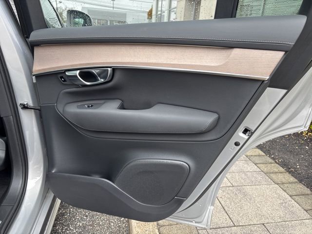 Used 2025 Volvo XC90 B6 Plus AWD/4WD image 13