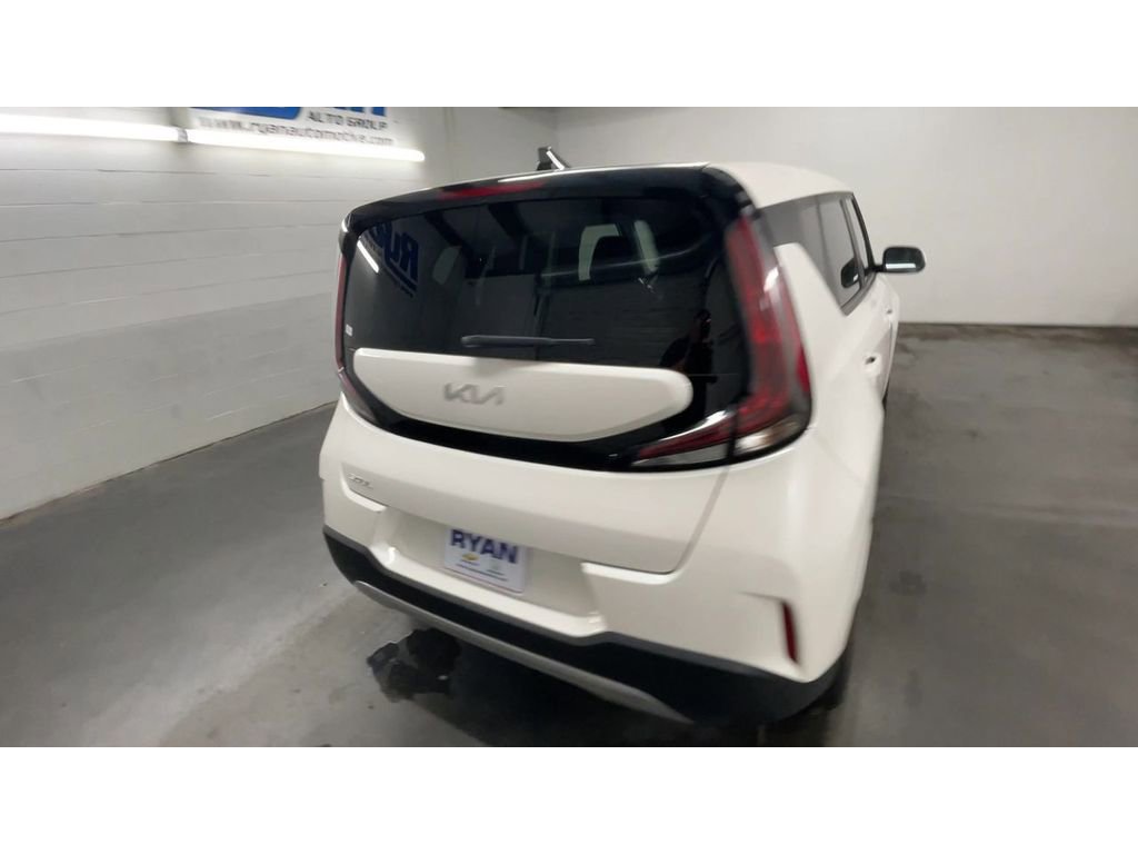 Used 2023 Kia Soul LX w/ LX Technology Package image 8