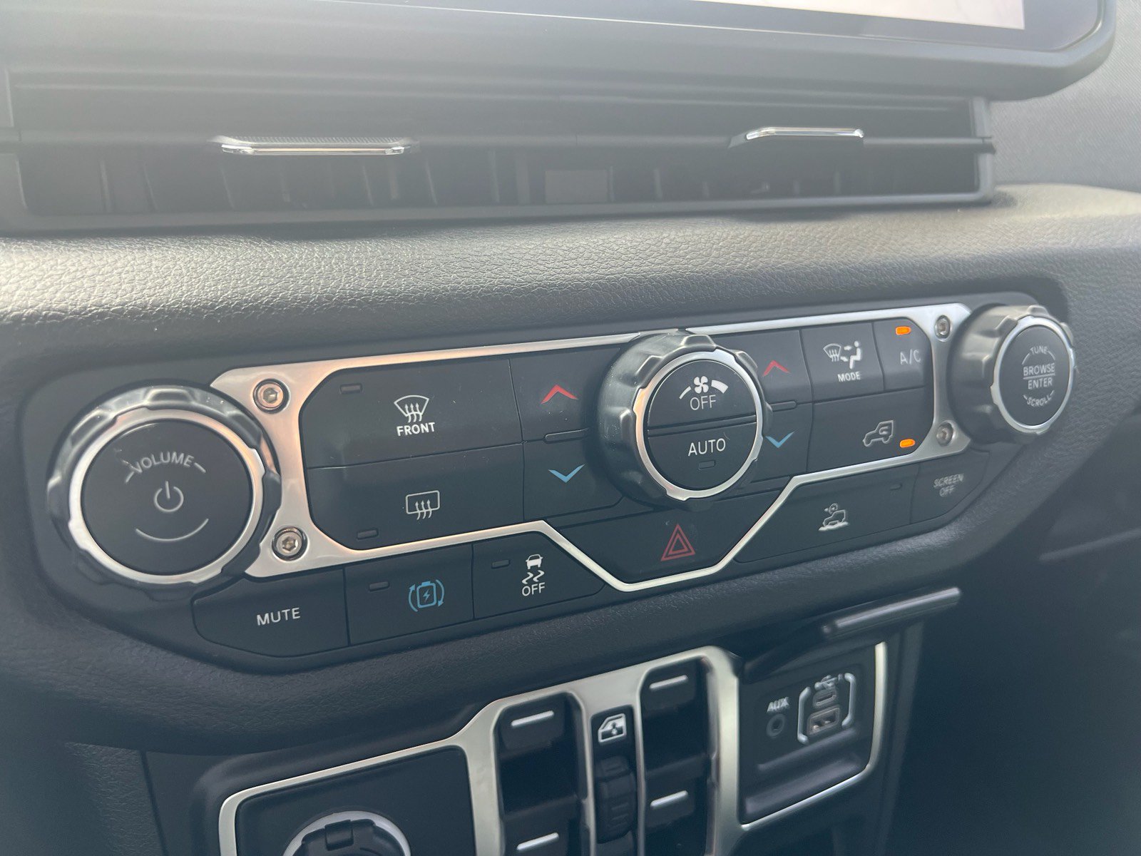 Used 2024 Jeep Wrangler Unlimited AWD/4WD image 26