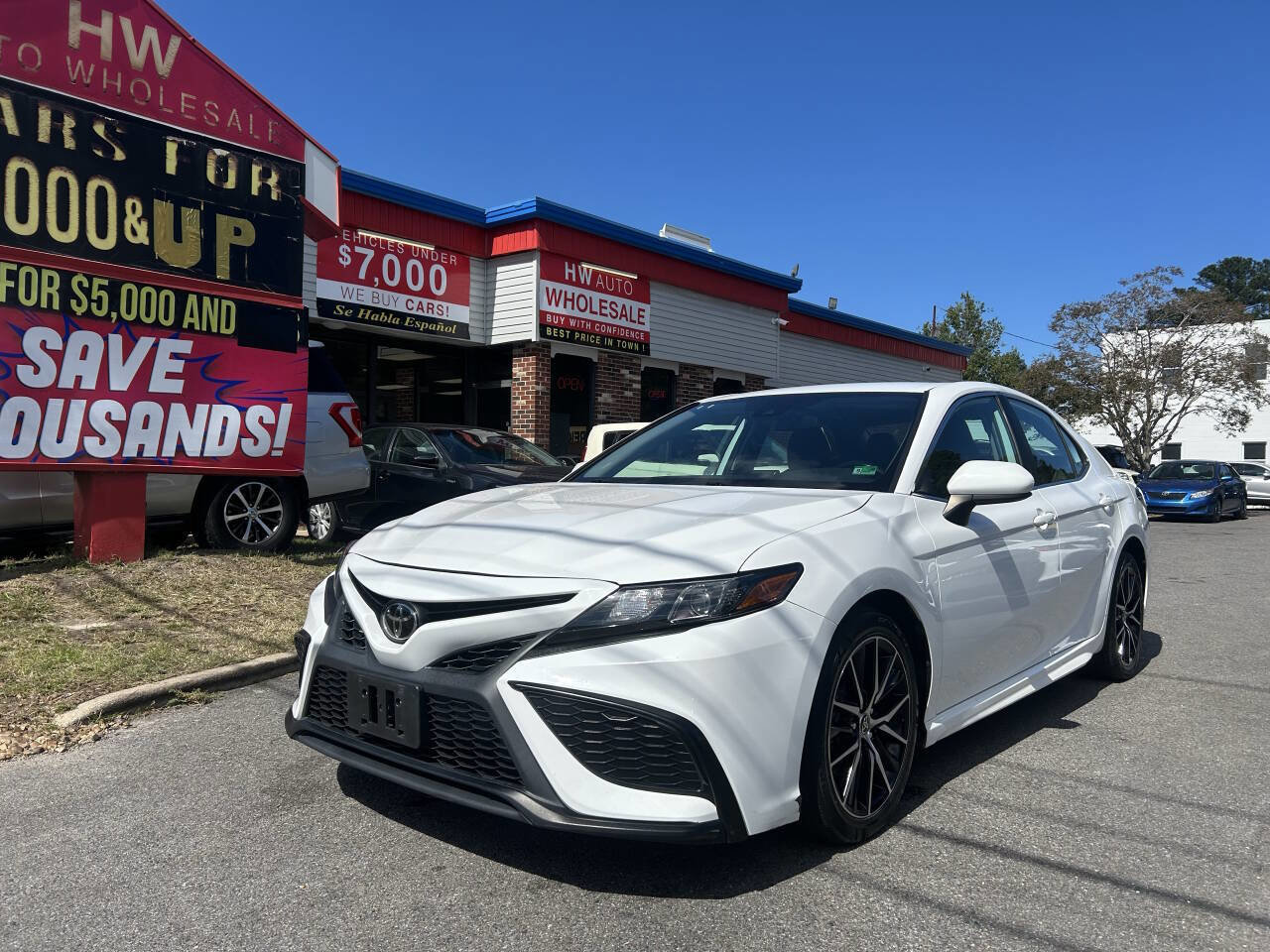 Used 2021 Toyota Camry SE image 1