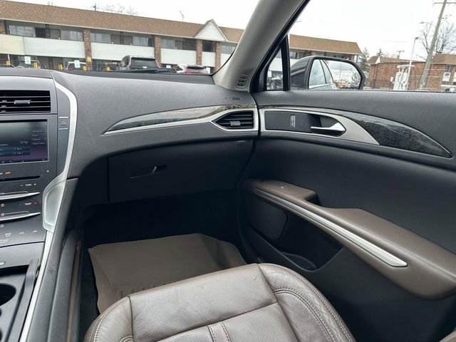 Used 2013 Lincoln MKZ image 28