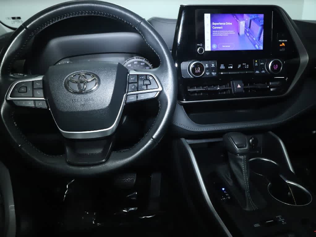 Used 2023 Toyota Highlander LE AWD/4WD image 29