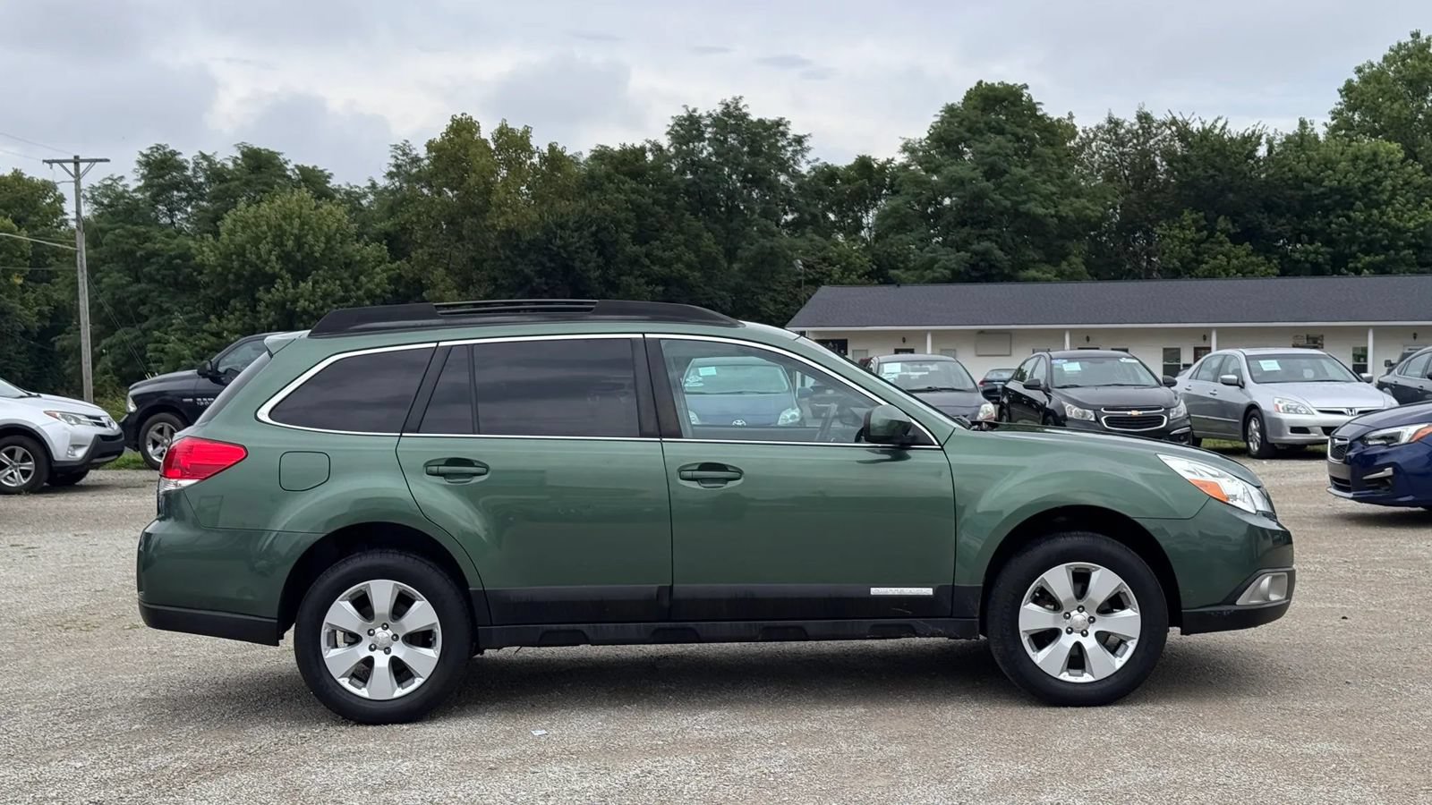 Used 2011 Subaru Outback 2.5i Premium w/ All-Weather Pkg AWD/4WD image 5