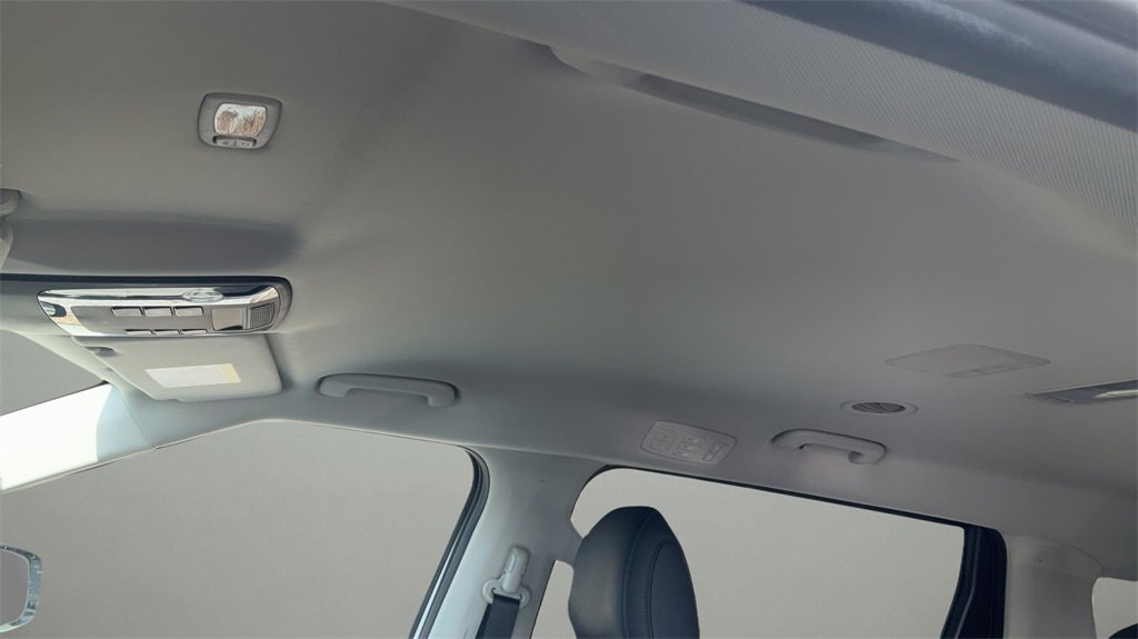 Used 2024 Kia Carnival LX image 17