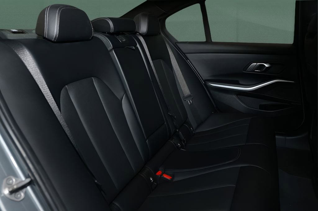 Used 2023 BMW 330e xDrive w/ Premium Package image 15