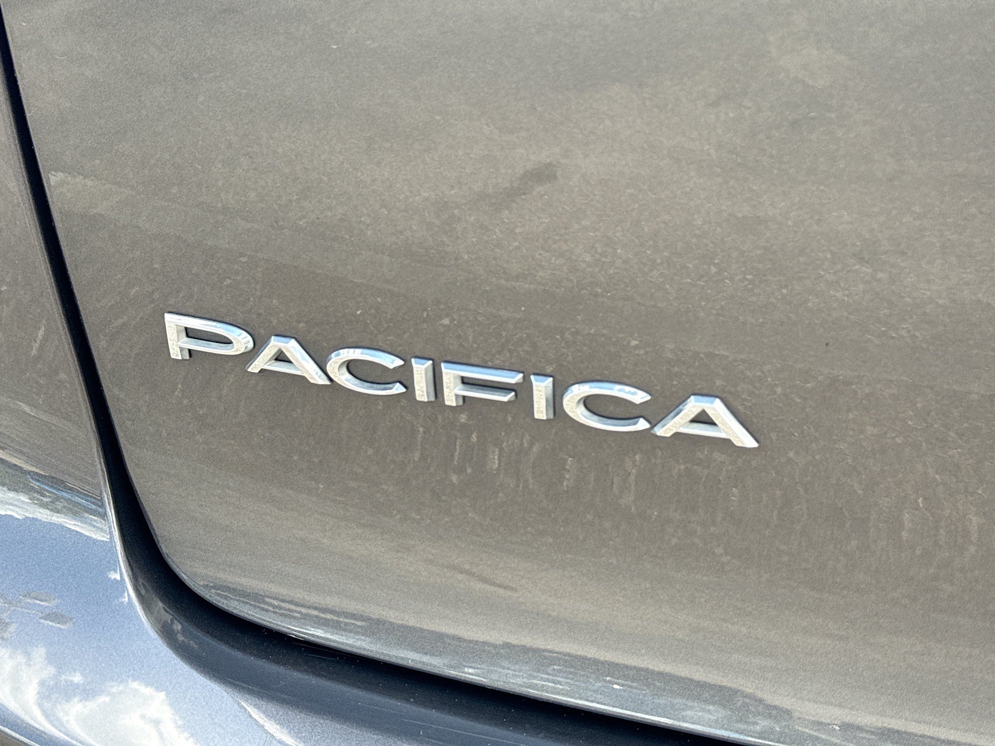 Used 2023 Chrysler Pacifica Touring-L FWD image 11