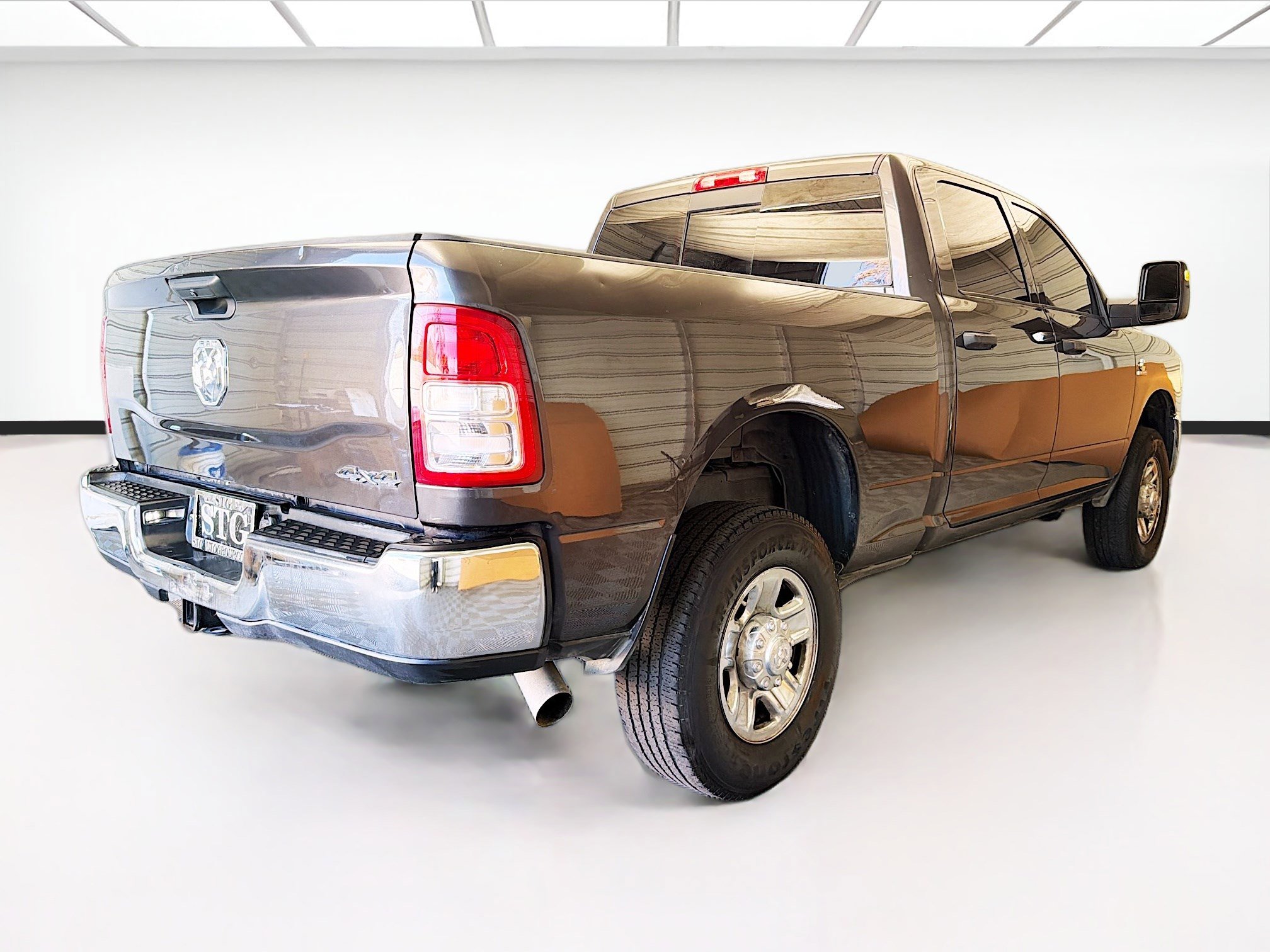 Used 2024 RAM 2500 Tradesman w/ Chrome Appearance Group image 4