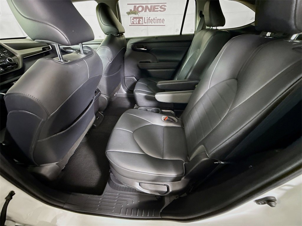 Certified 2020 Toyota Highlander XLE image 29