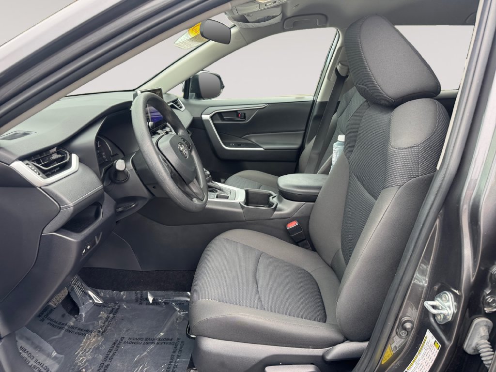 Used 2024 Toyota RAV4 LE AWD/4WD image 9