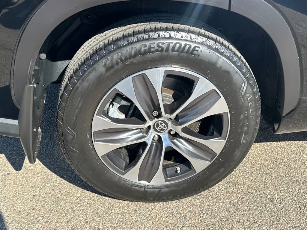 Used 2022 Toyota Highlander XLE image 42