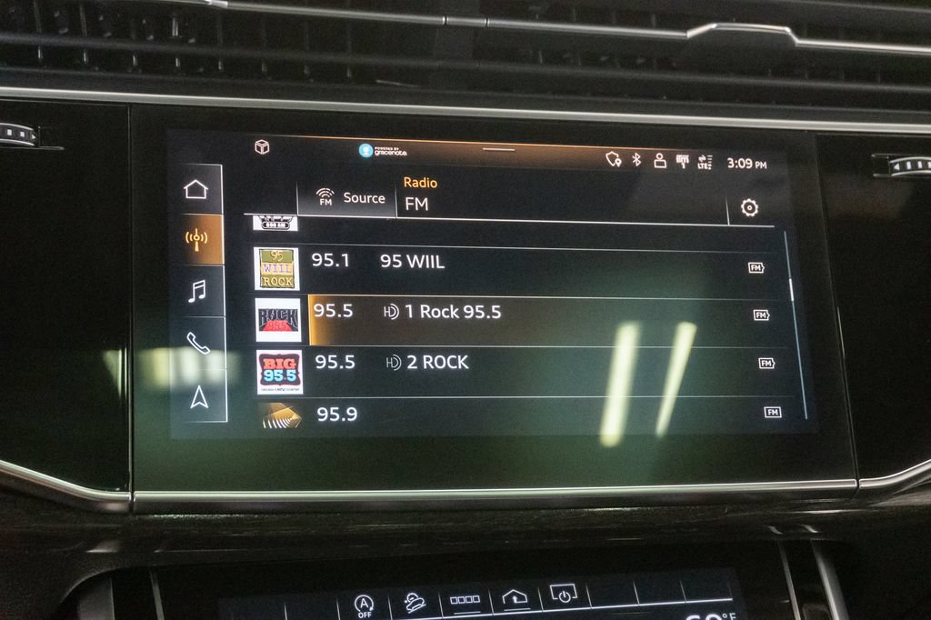 Used 2022 Audi Q8 Premium Plus AWD/4WD image 21