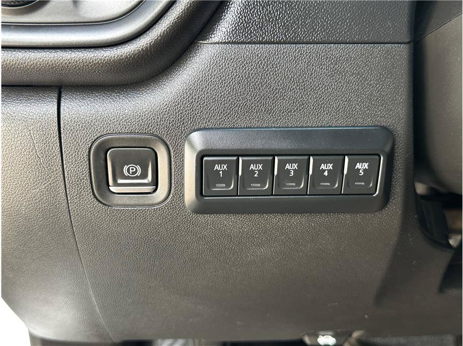 Used 2021 Chevrolet Silverado 2500 Custom w/ Custom Value Package AWD/4WD image 27