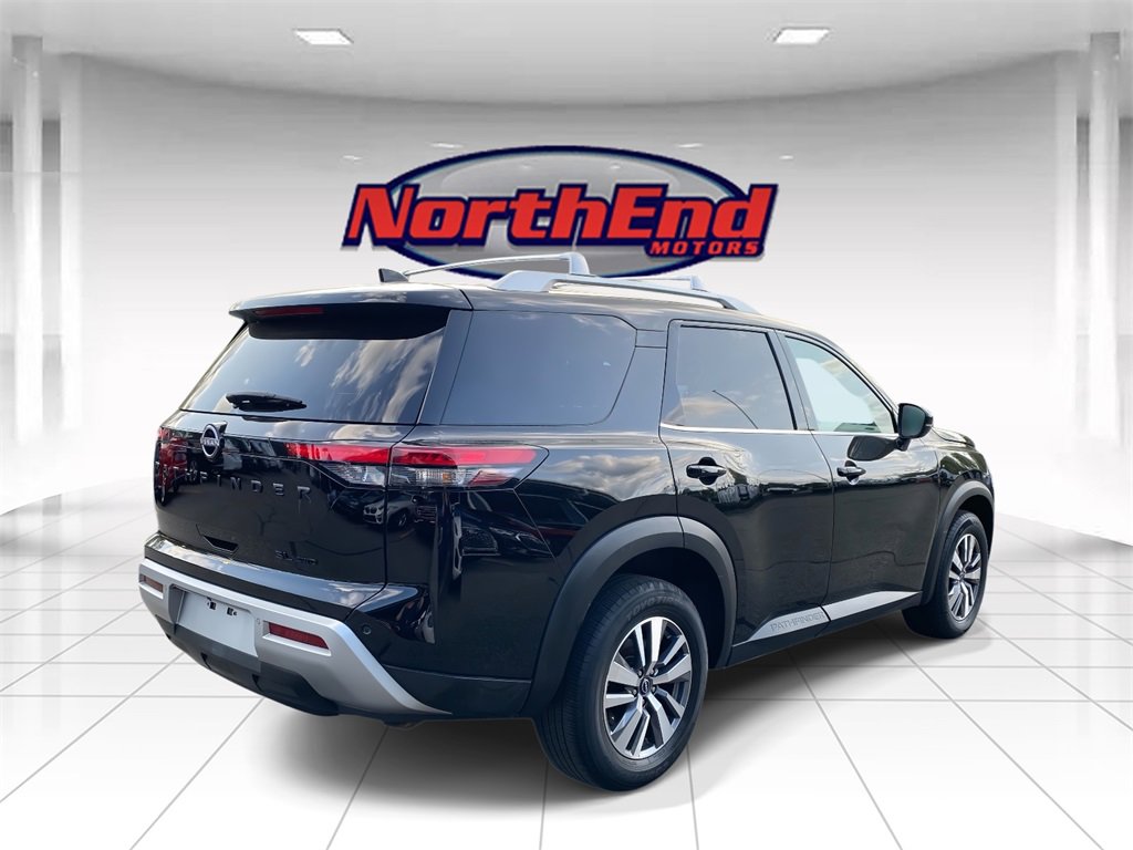 Used 2023 Nissan Pathfinder SL w/ Black Appearance Package image 7