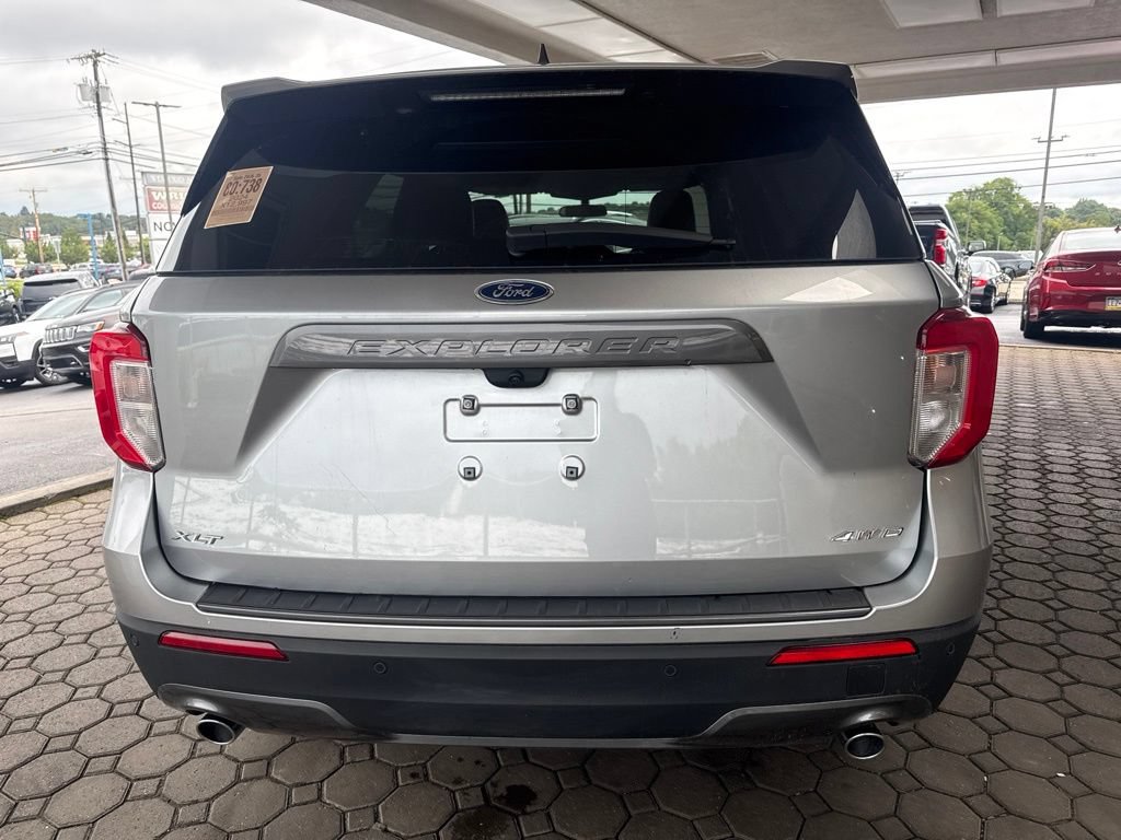 Used 2024 Ford Explorer XLT w/ Equipment Group 202A AWD/4WD image 7