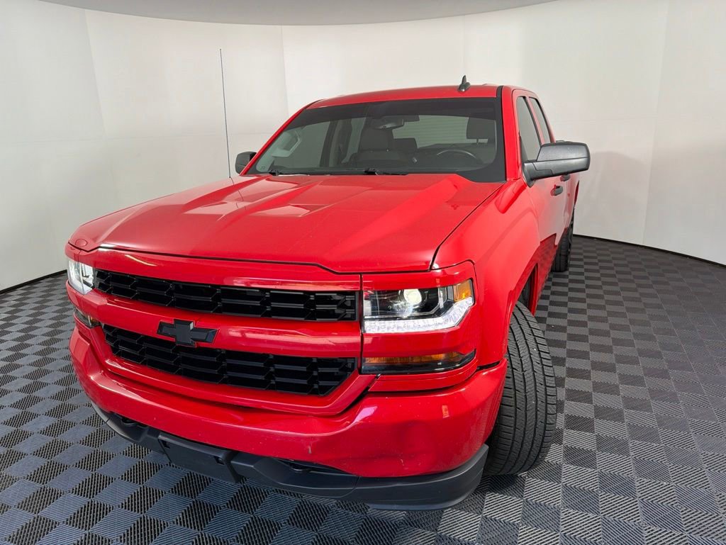 Used 2018 Chevrolet Silverado 1500 Custom w/ Custom Convenience Package RWD image 9