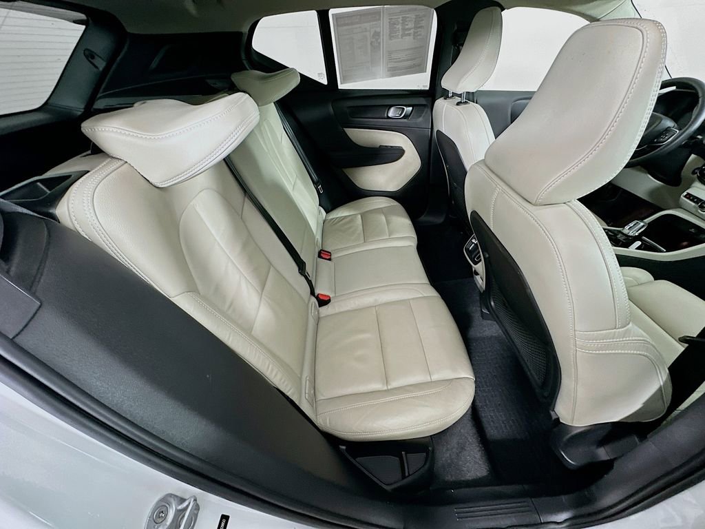 Used 2023 Volvo XC40 B5 Ultimate w/ Protection Package Premier image 35