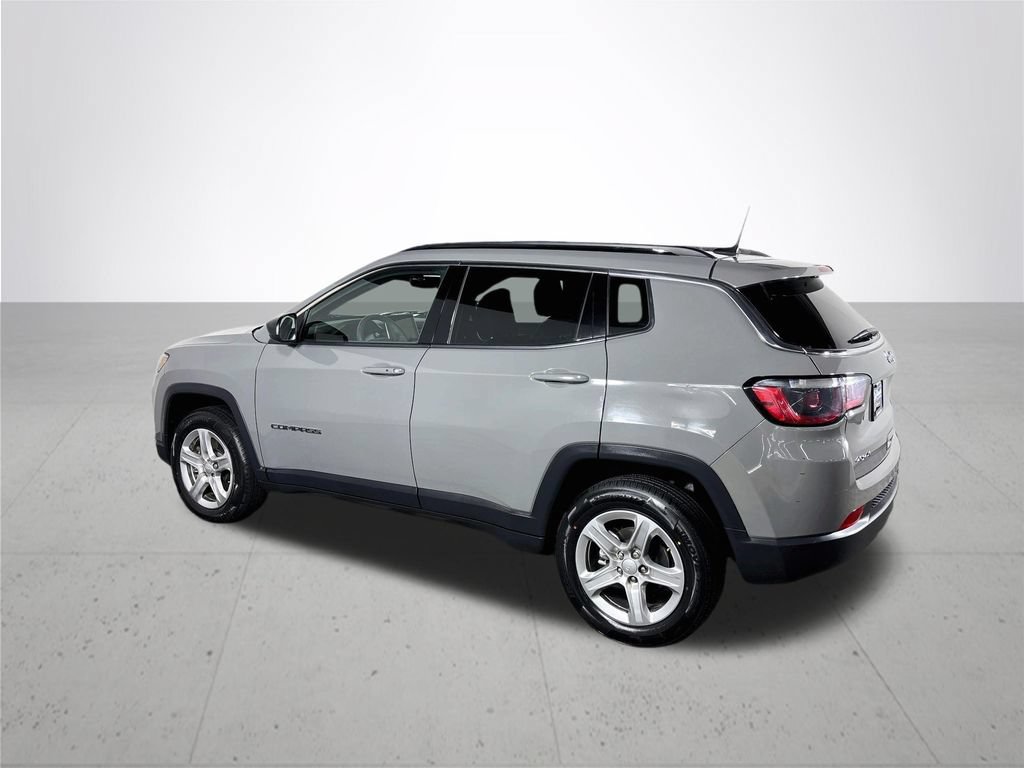 Used 2023 Jeep Compass Latitude w/ Convenience Group AWD/4WD image 8
