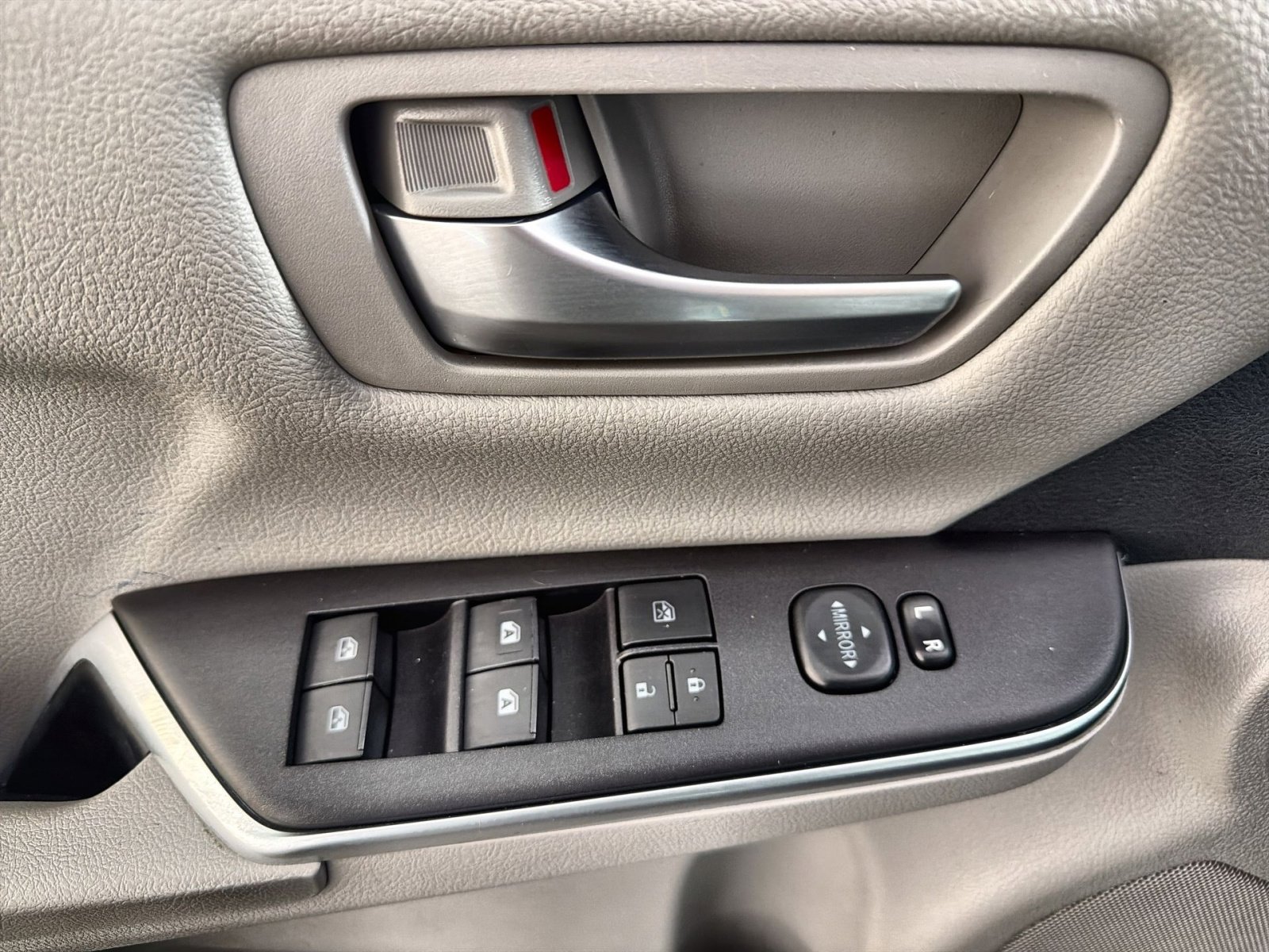 Used 2017 Toyota Camry SE image 15