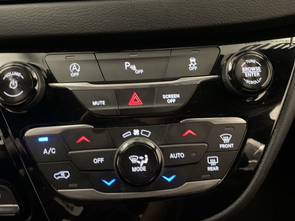 Used 2018 Chrysler Pacifica Touring Plus w/ S Appearance Package FWD image 11