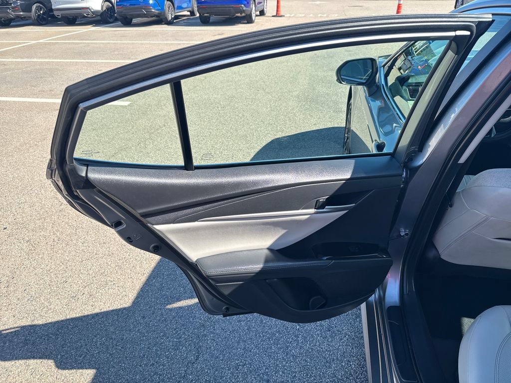 Used 2025 Toyota Camry XLE AWD/4WD image 36