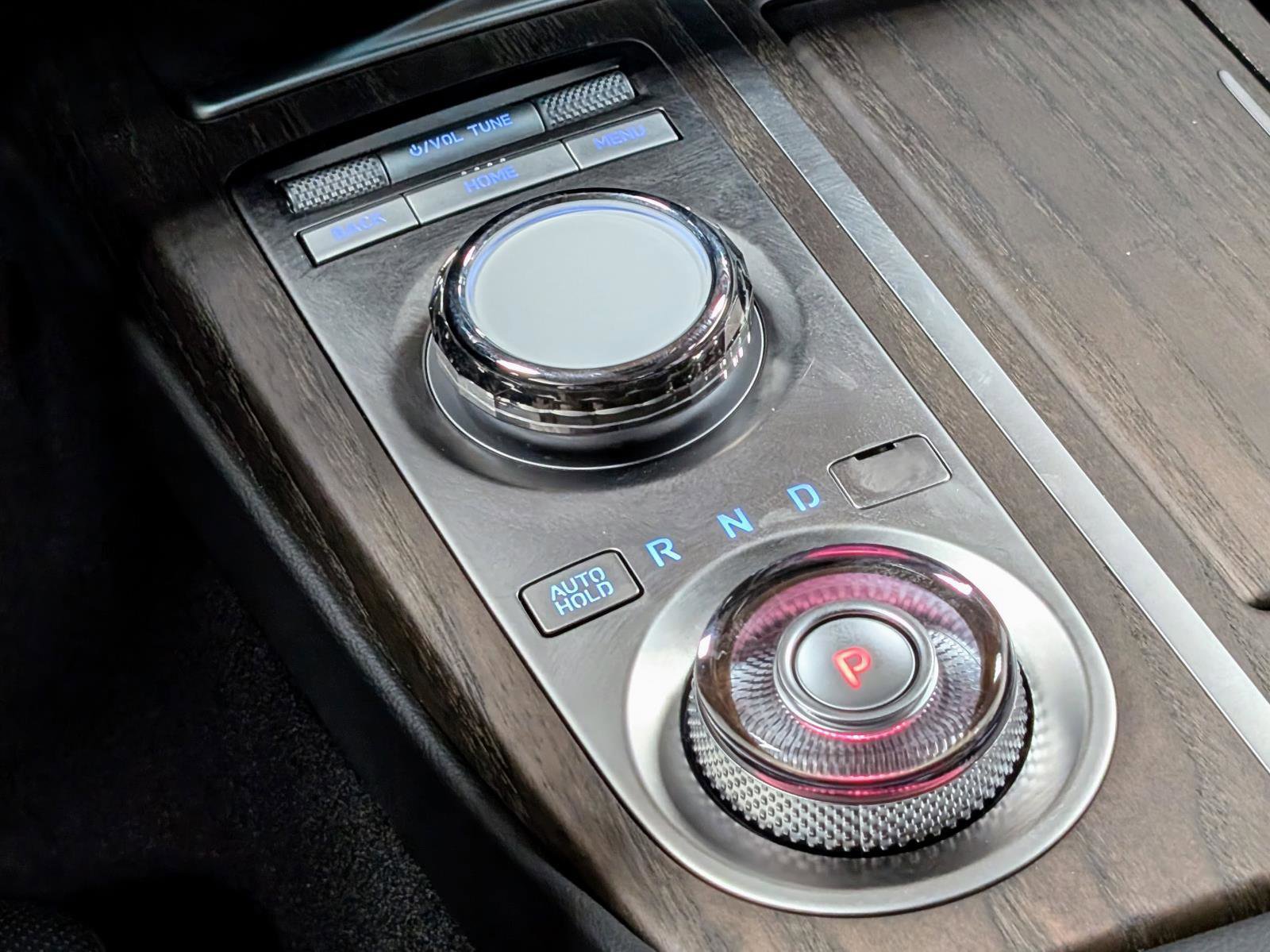 Used 2024 Genesis G80 image 24
