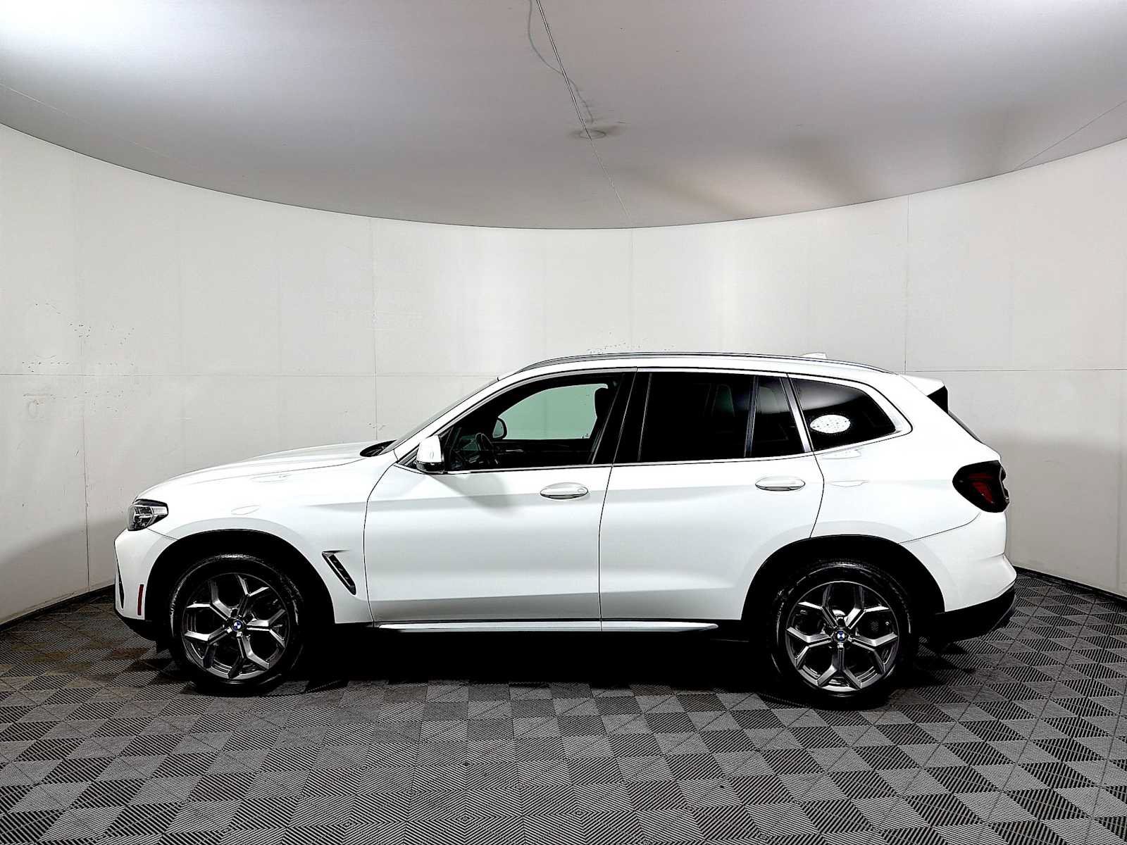 Used 2023 BMW X3 xDrive30i w/ Premium Package AWD/4WD image 4