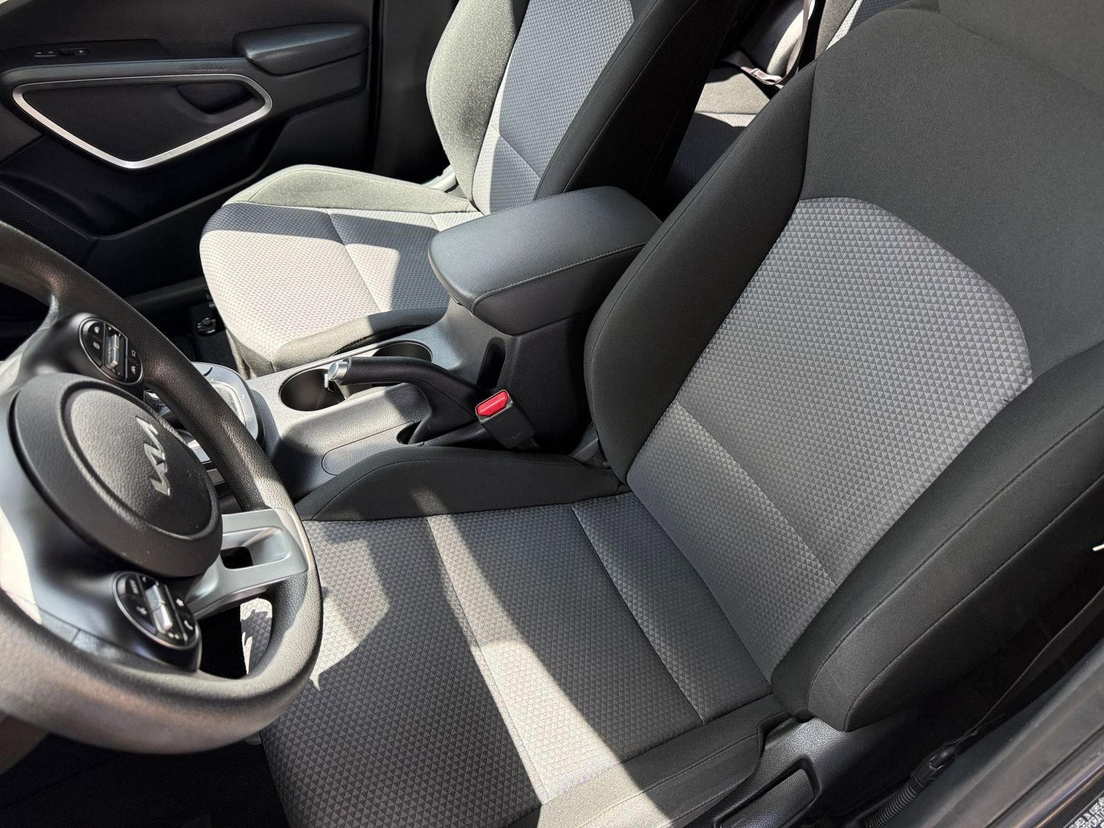 Used 2025 Kia Soul LX w/ LX Technology Package FWD image 36