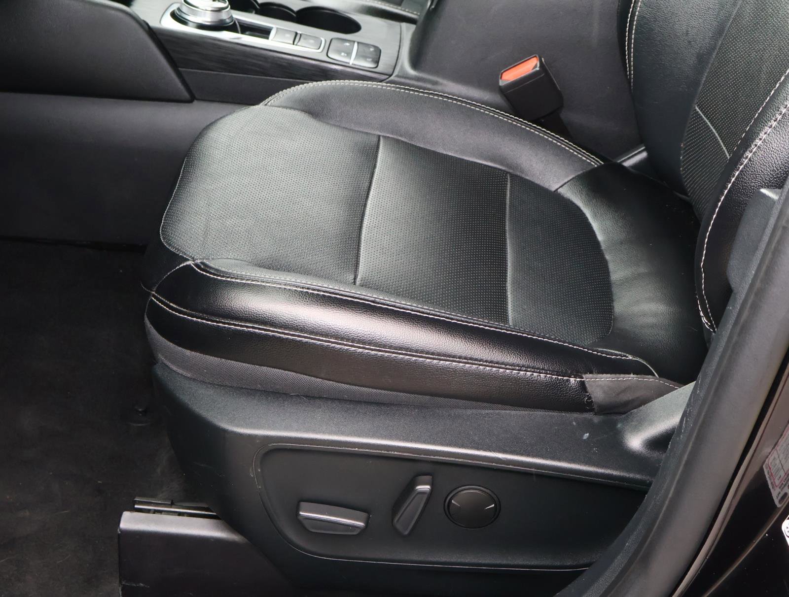 Used 2020 Ford Escape Titanium image 14