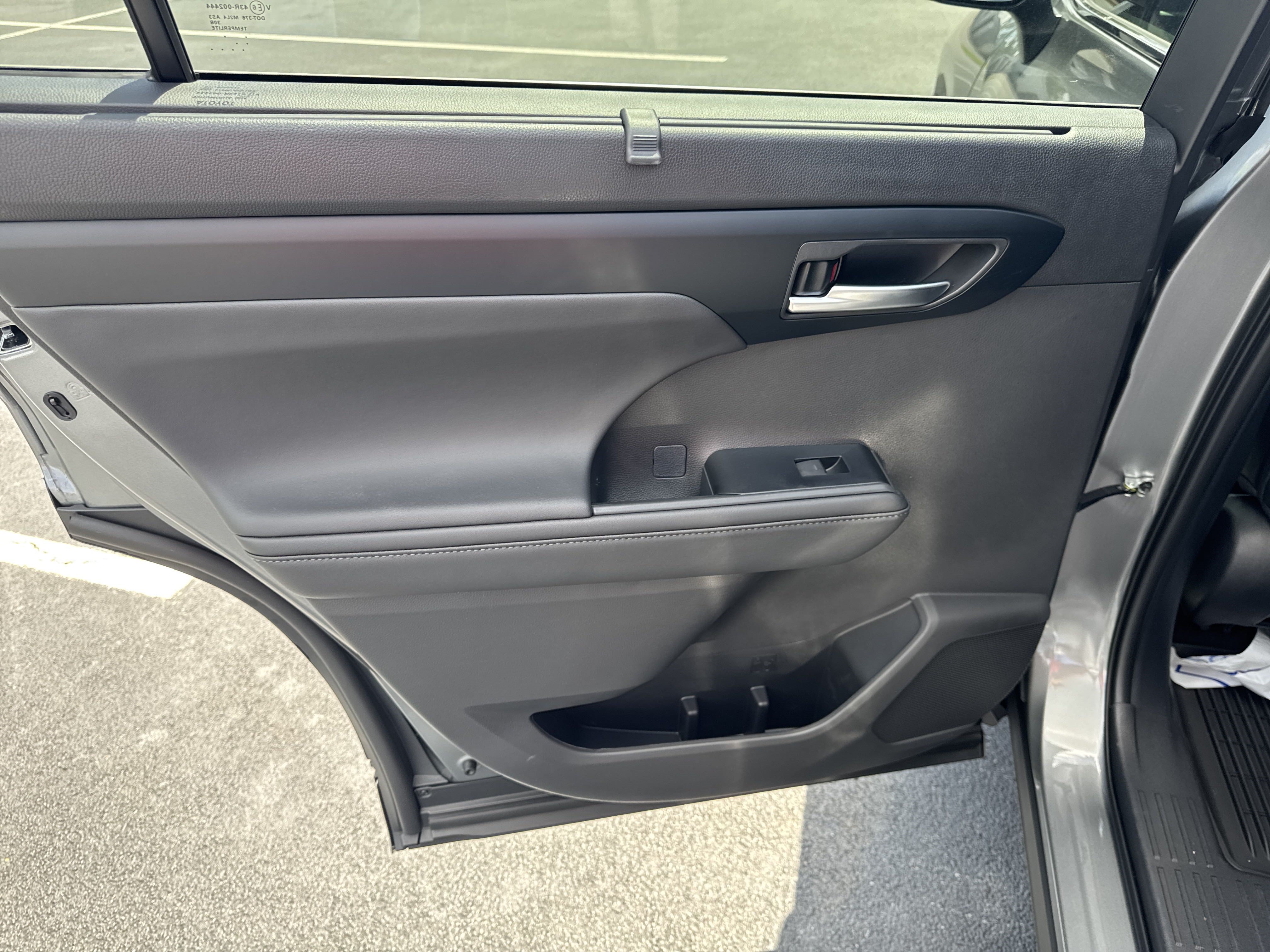 New 2025 Toyota Highlander XLE FWD image 27