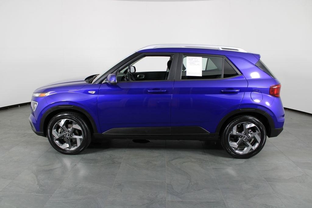 Certified 2024 Hyundai Venue SEL FWD image 11
