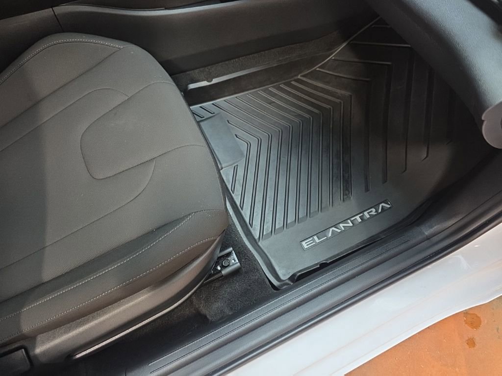 Certified 2025 Hyundai Elantra SEL image 14
