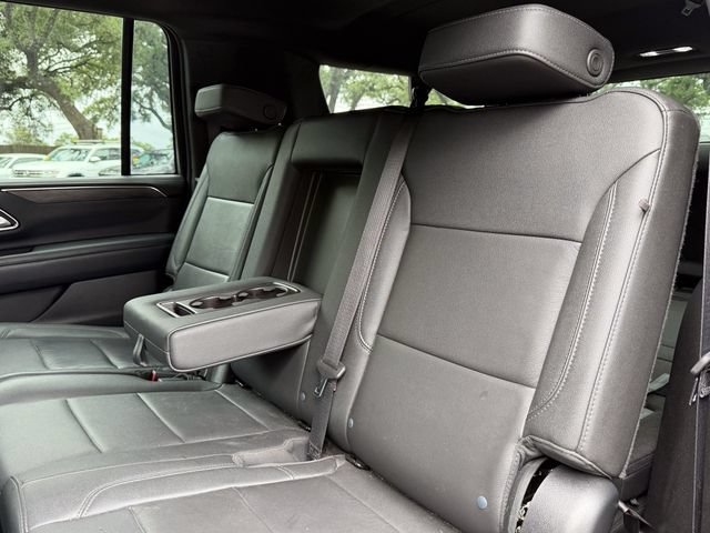 Used 2022 Chevrolet Suburban LT RWD image 17